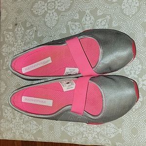 Women New Balance slip-on